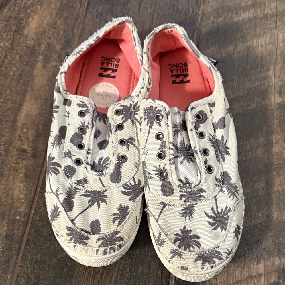 Billabong White Palm Print Slip-On Sneakers women’s size 10